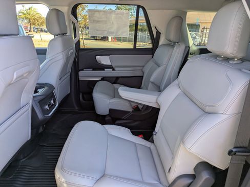 New 2025 Ford Expedition Max Active image 16