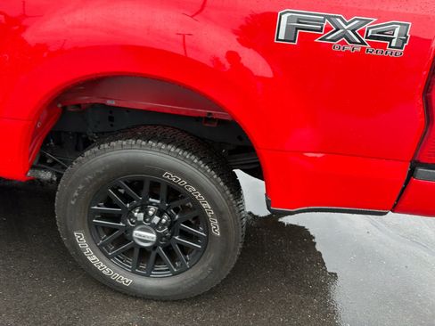 Used 2022 Ford F250 XLT w/ Black Appearance Package AWD/4WD image 17