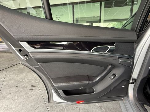 Used 2016 Porsche Panamera image 32