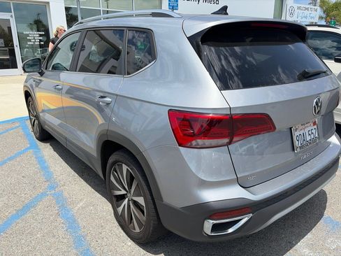 Used 2023 Volkswagen Taos SE FWD image 5