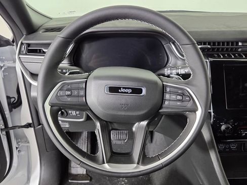 New 2025 Jeep Grand Cherokee Laredo w/ Luxury Tech Group I image 16