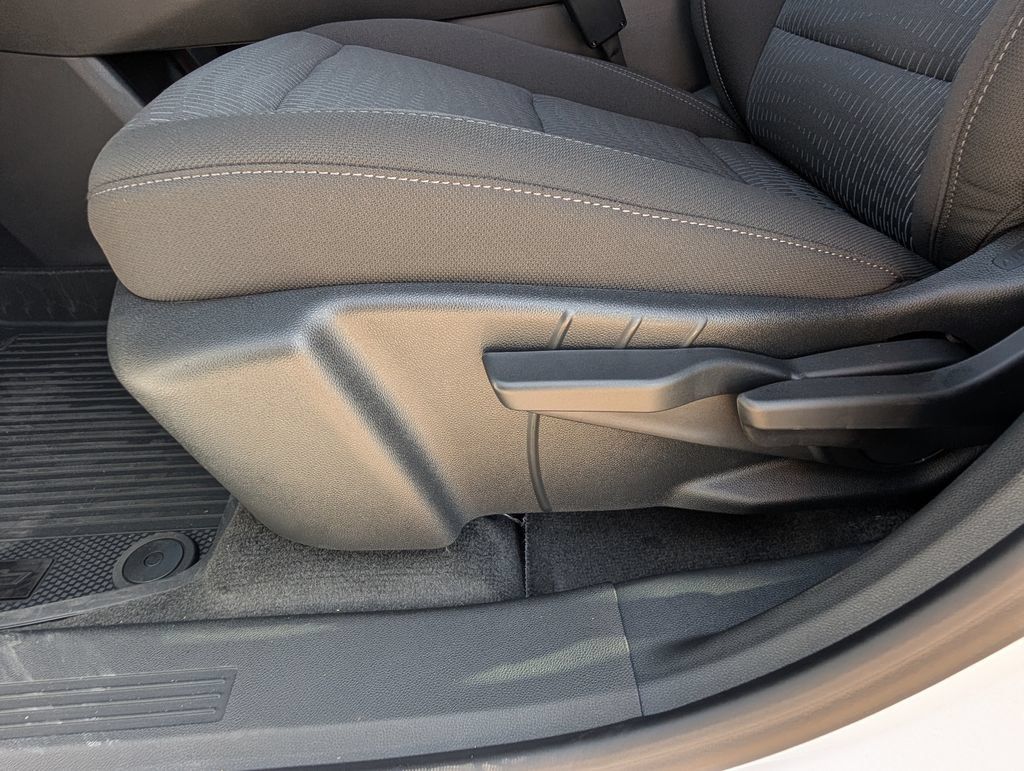 New 2027 Chevrolet Equinox LT w/ Safety and Technology Package FWD image 11