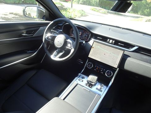 New 2024 Jaguar XF R-Dynamic SE image 23