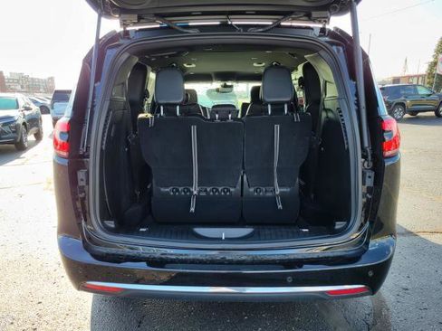 Used 2025 Chrysler Pacifica Select FWD image 24