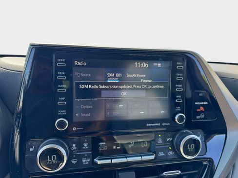 Certified 2020 Toyota Highlander XLE AWD/4WD image 32