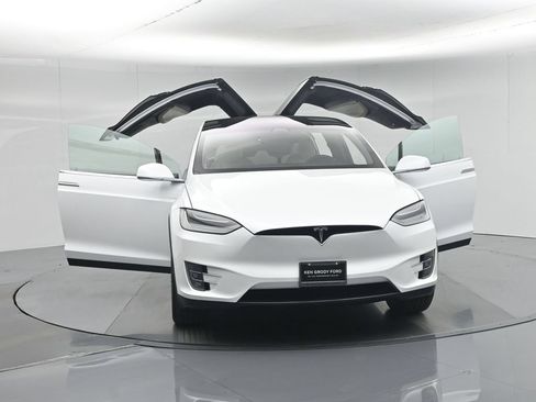 Used 2020 Tesla Model X Long Range AWD/4WD image 29