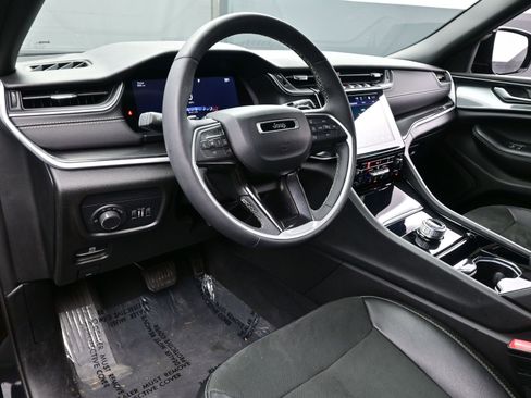 Used 2023 Jeep Grand Cherokee Altitude image 13