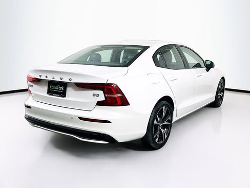 Used 2024 Volvo S60 B5 Core image 9