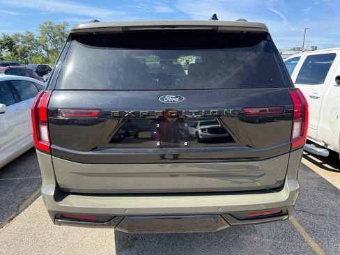 Used 2025 Ford Expedition Tremor AWD/4WD image 3