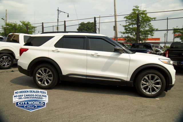 Certified 2022 Ford Explorer XLT w/ Equipment Group 202A AWD/4WD image 3