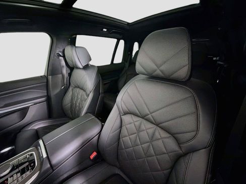 Used 2024 BMW X7 xDrive40i w/ M Sport Package AWD/4WD image 21