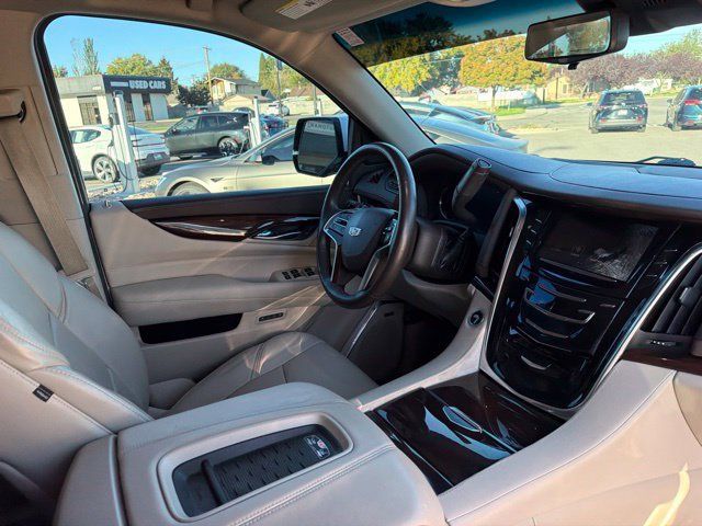 Used 2017 Cadillac Escalade Luxury RWD image 12