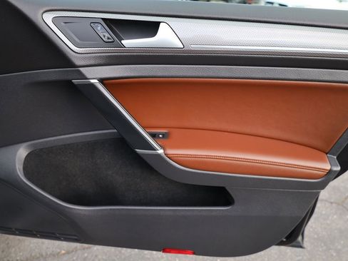 Used 2017 Volkswagen Golf S image 17