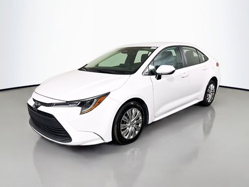 Used 2024 Toyota Corolla LE image 4