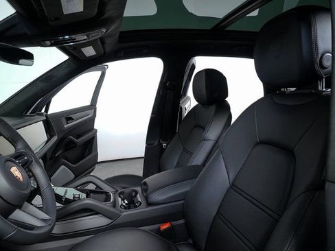 New 2026 Porsche Cayenne GTS image 5