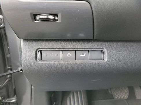 Used 2025 Nissan Pathfinder SL AWD/4WD image 31