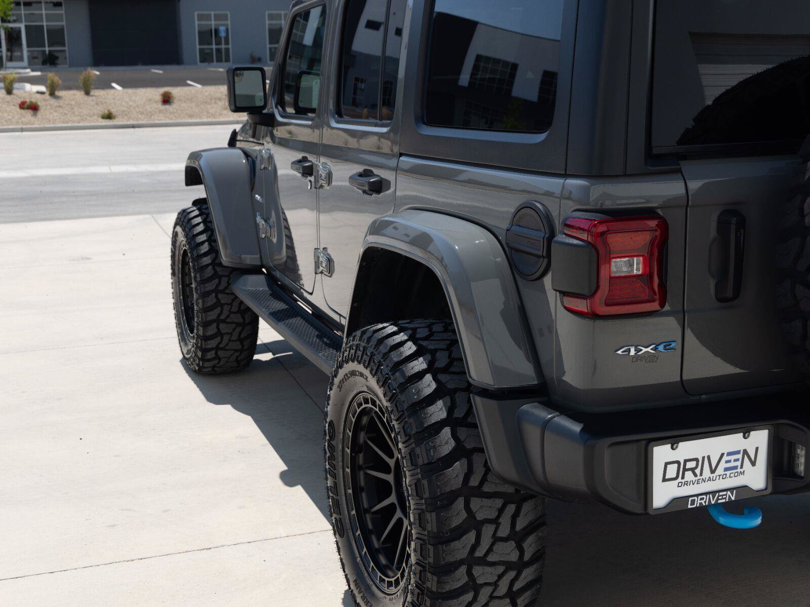 Used 2023 Jeep Wrangler Unlimited Sahara AWD/4WD image 14