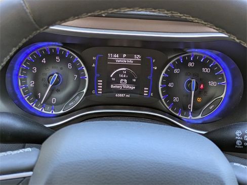 Used 2023 Chrysler Voyager LX image 25