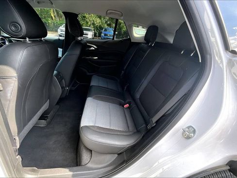 Used 2025 Chevrolet Trax LT FWD image 21