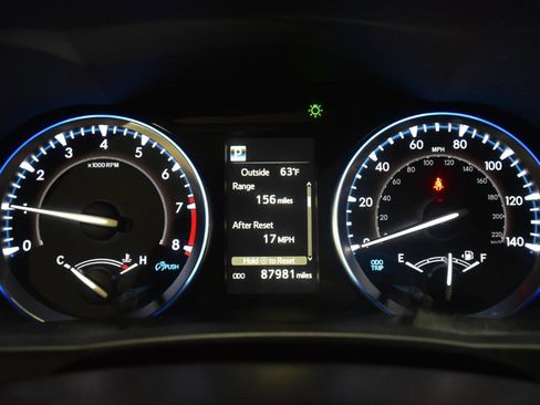 Used 2019 Toyota Highlander XLE AWD/4WD image 18