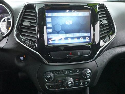 Used 2022 Jeep Cherokee Limited image 18