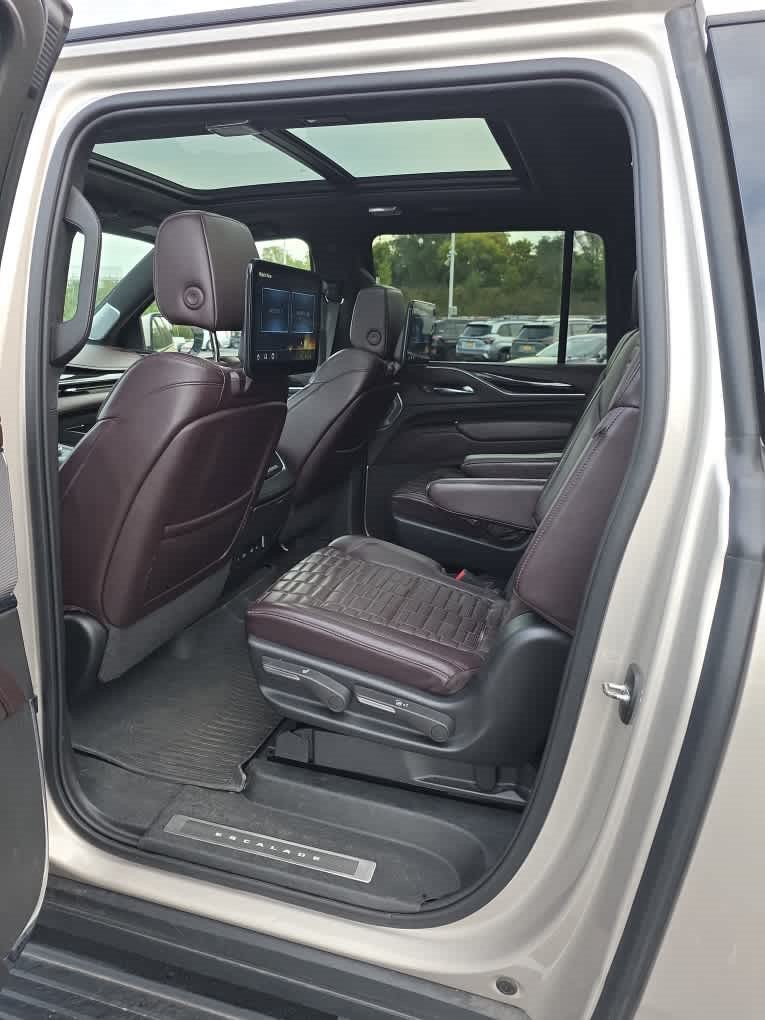 Used 2022 Cadillac Escalade ESV Sport Platinum w/ LPO, Floor Liner Package AWD/4WD image 6