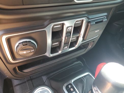 Used 2022 Jeep Wrangler Unlimited Sahara AWD/4WD image 21