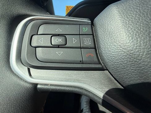 Used 2025 Jeep Wagoneer L Series II AWD/4WD image 16