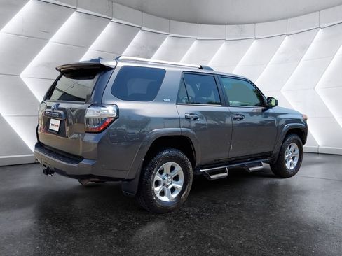 Used 2020 Toyota 4Runner SR5 AWD/4WD image 4
