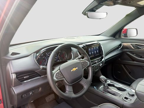 Used 2023 Chevrolet Traverse Premier image 28