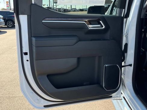 New 2025 GMC Sierra 1500 SLE w/ Preferred Package image 18