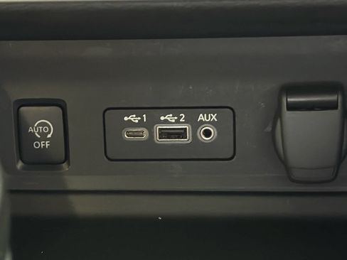 Used 2025 Nissan Sentra SR FWD image 42