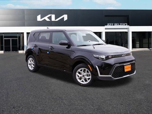 New 2025 Kia Soul LX image 1