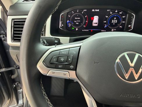 Used 2022 Volkswagen Atlas SE w/ Panoramic Sunroof Package FWD image 16