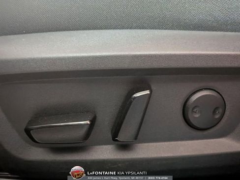 Used 2025 Nissan Rogue SV FWD image 13