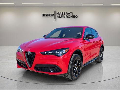 New 2025 Alfa Romeo Stelvio Sprint image 3