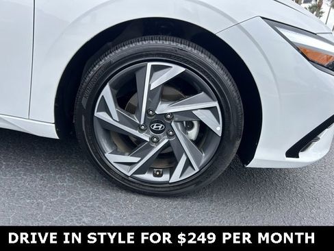 Used 2025 Hyundai Elantra SEL image 8