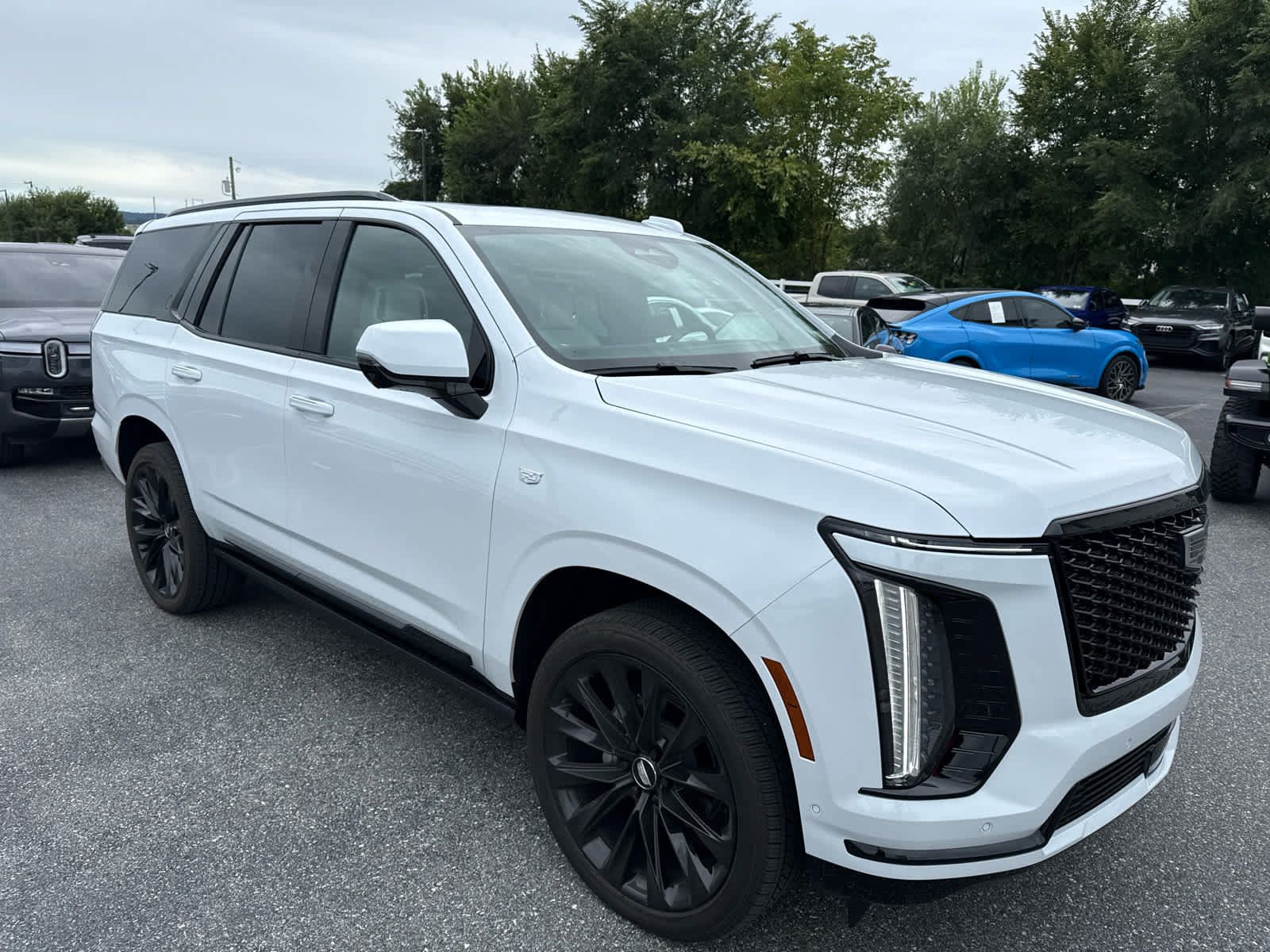 Used 2026 Cadillac Escalade Platinum Sport w/ LPO, ONYX Package AWD/4WD image 2