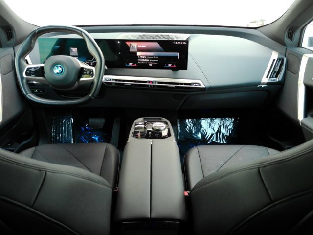 Used 2023 BMW iX xDrive50 AWD/4WD image 2