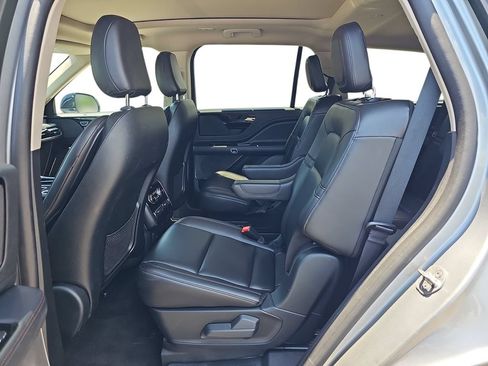 Used 2023 Lincoln Aviator AWD w/ Premium Package image 14