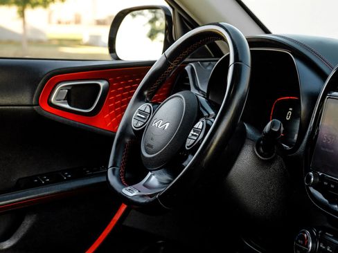 Used 2023 Kia Soul GT-Line FWD image 22