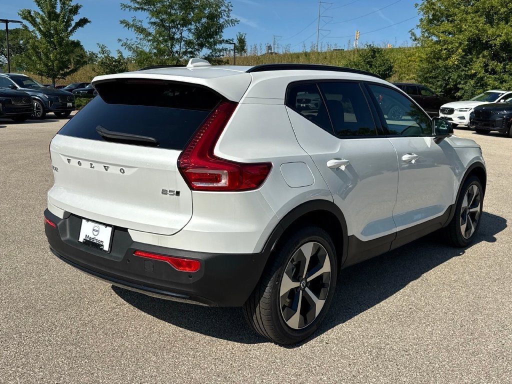 New 2026 Volvo XC40 B5 Plus w/ Climate Package AWD/4WD image 4