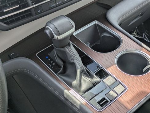 Used 2024 Toyota Sienna XLE image 17