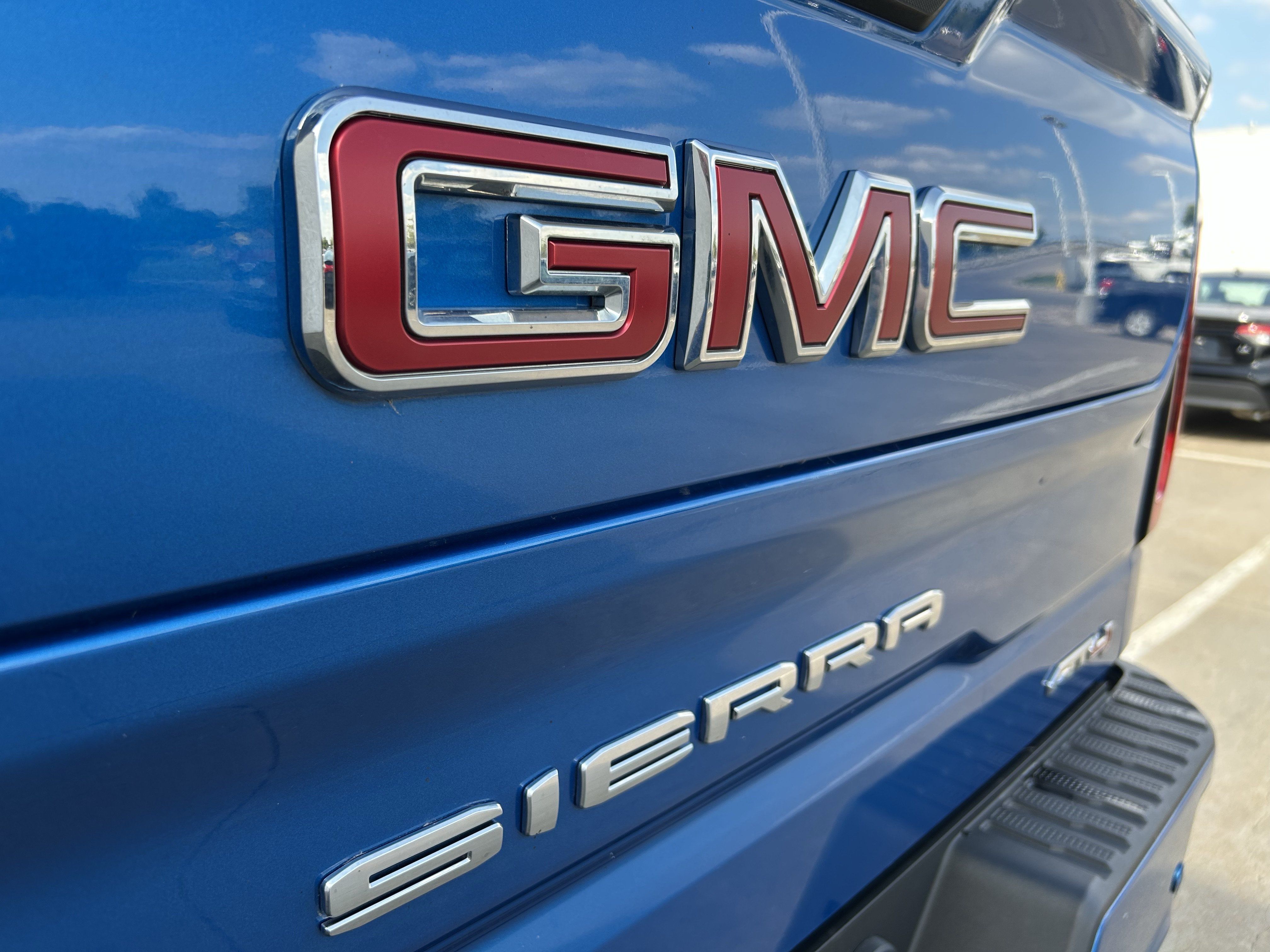 Used 2024 GMC Sierra 1500 AT4 w/ Technology Package AWD/4WD image 7