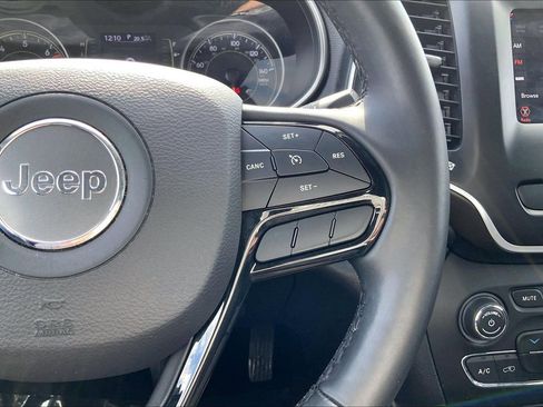 Used 2019 Jeep Cherokee Latitude Plus image 22