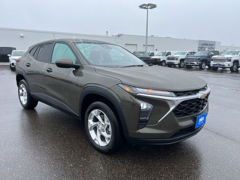 Certified 2024 Chevrolet Trax LS w/ LS Convenience Package image 3