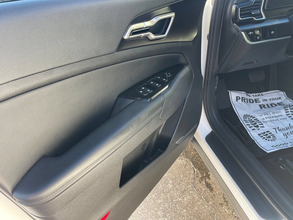 Used 2024 Kia Sportage EX AWD/4WD image 11