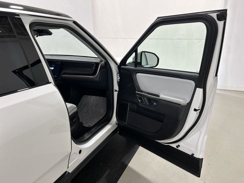 Used 2023 Rivian R1S Adventure AWD/4WD image 18