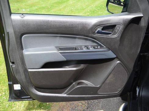 Used 2018 Chevrolet Colorado Z71 AWD/4WD image 19