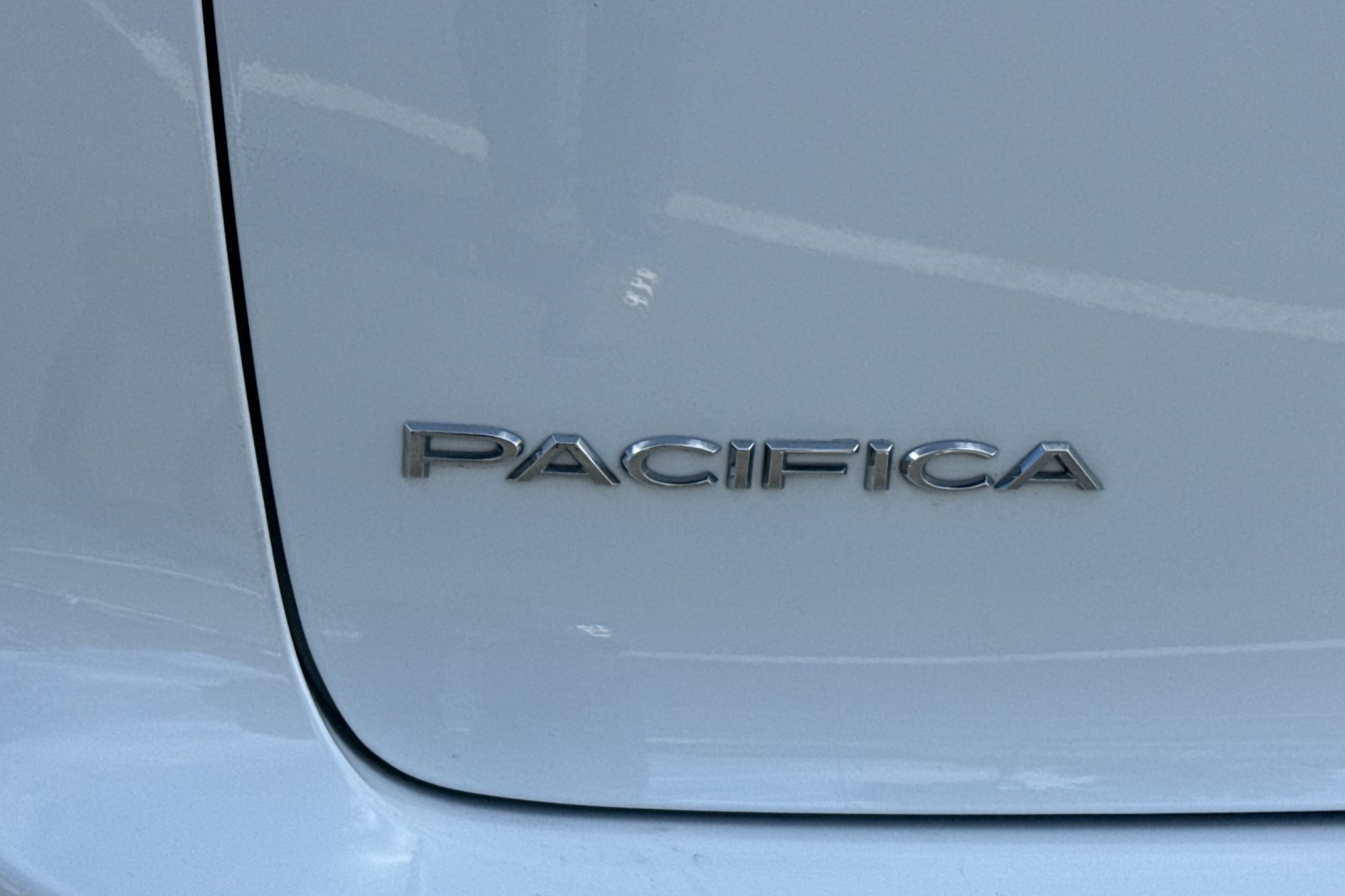 Used 2023 Chrysler Pacifica Touring-L FWD image 13
